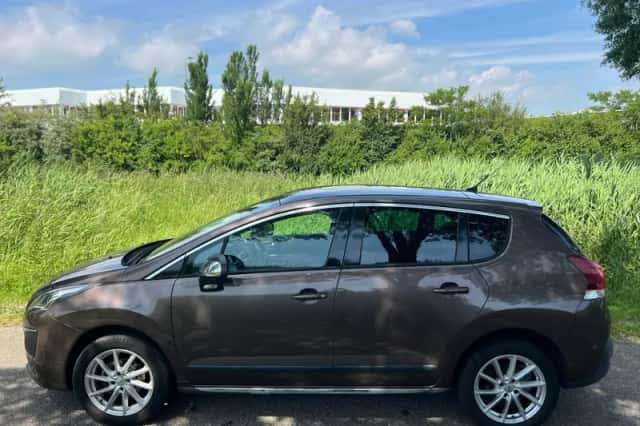 Peugeot 3008 (2015) thumbnail 3