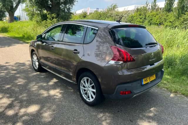 Peugeot 3008 (2015) thumbnail 4