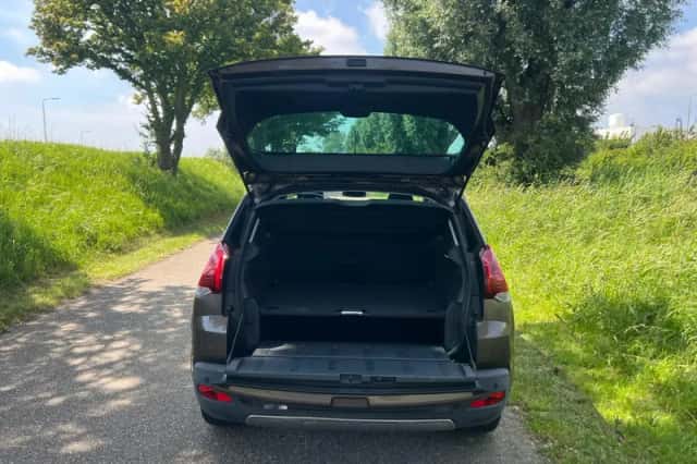 Peugeot 3008 (2015) thumbnail 6