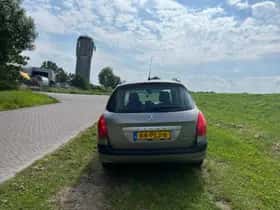 Peugeot 308 (2011) thumbnail 4