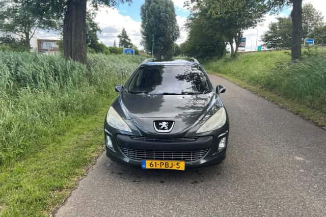 Peugeot 308 (2011) thumbnail 2