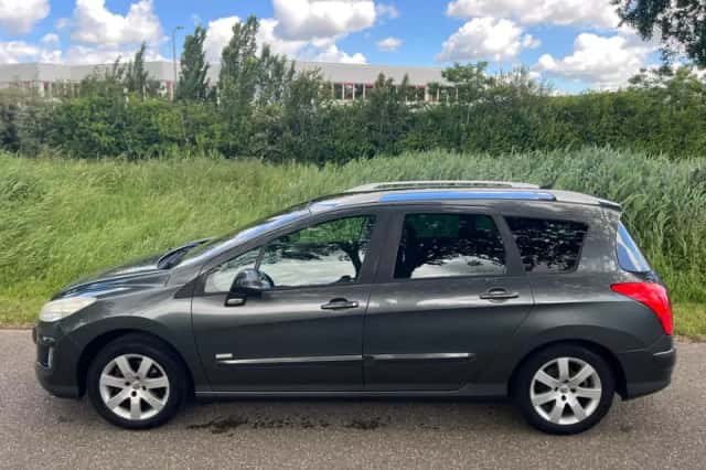Peugeot 308 (2011) thumbnail 3