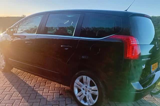 Peugeot 5008 (2010) thumbnail 3