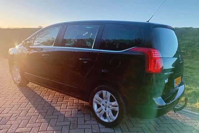 Peugeot 5008 (2010) thumbnail 3