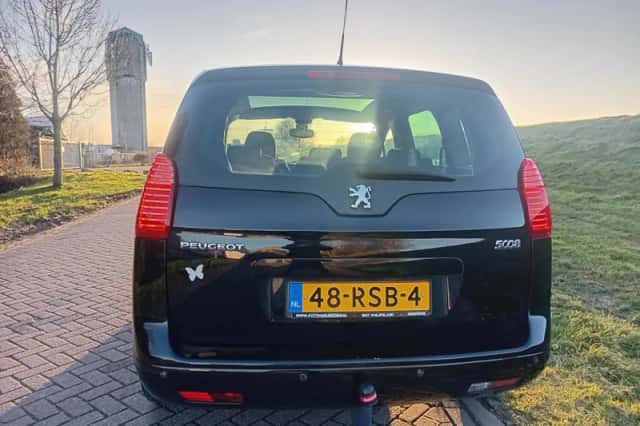 Peugeot 5008 (2010) thumbnail 4