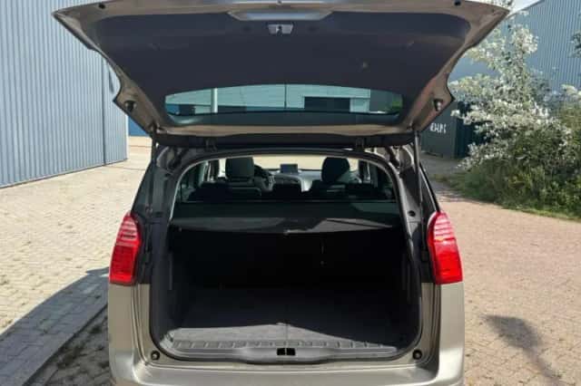 Peugeot 5008 (2012) thumbnail 6