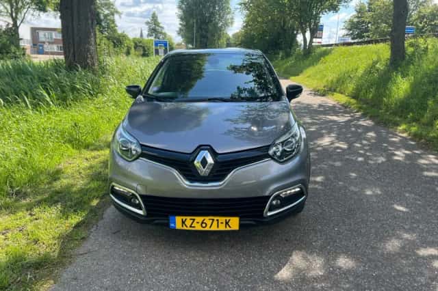 Renault Captur (2017) thumbnail 2
