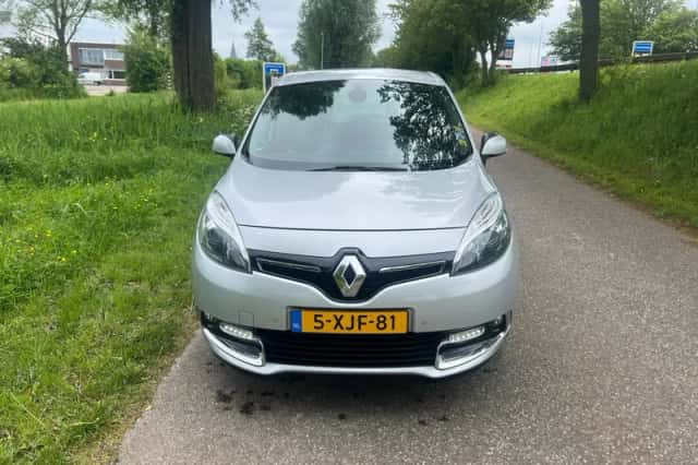 Renault Scénic (2014) thumbnail 2