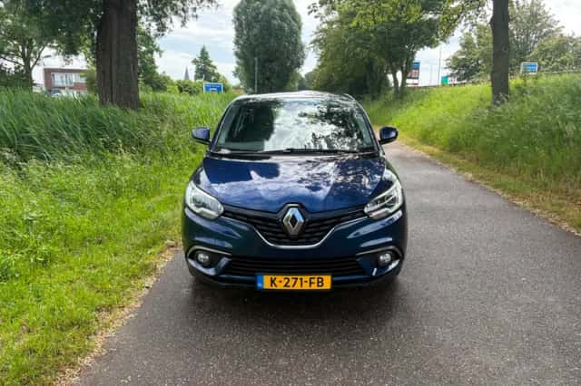 Renault Scénic (2017) thumbnail 2