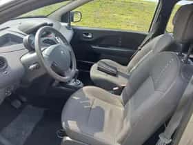 Renault Twingo (2011) thumbnail 10