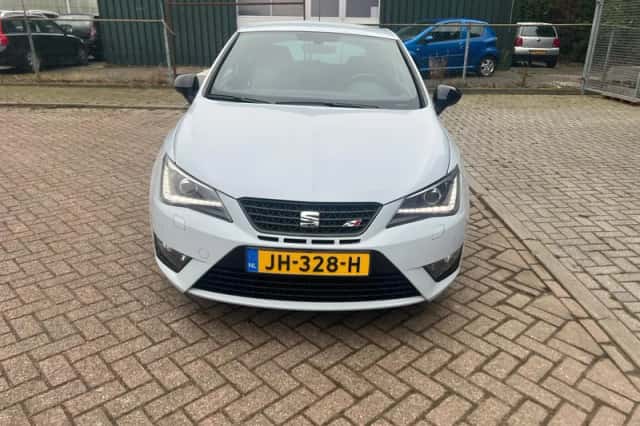 SEAT Ibiza (2016) thumbnail 2