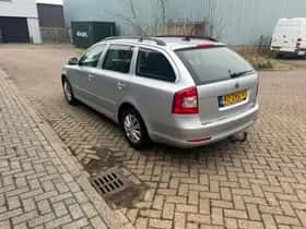 Škoda Octavia (2013) thumbnail 4