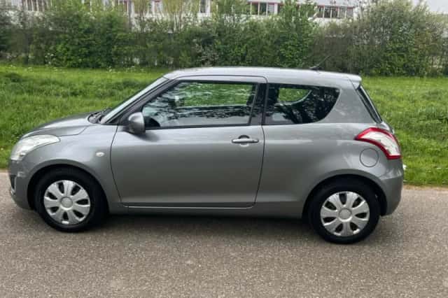 Suzuki Swift (2015) thumbnail 3