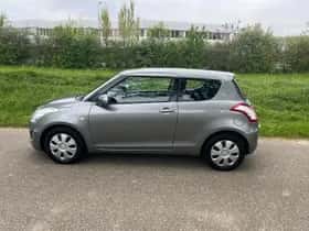 Suzuki Swift (2015) thumbnail 3