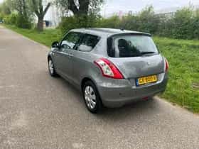 Suzuki Swift (2015) thumbnail 4
