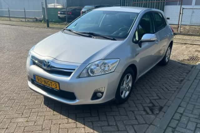 Toyota Auris (2010) thumbnail 1