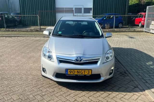 Toyota Auris (2010) thumbnail 2
