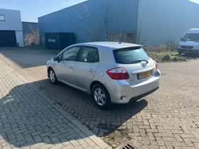 Toyota Auris (2010) thumbnail 4