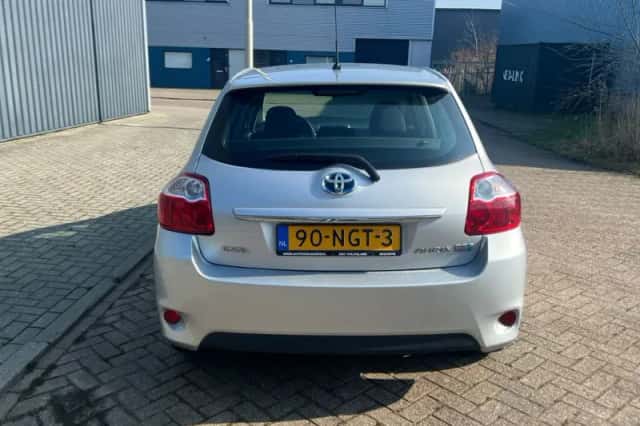 Toyota Auris (2010) thumbnail 5