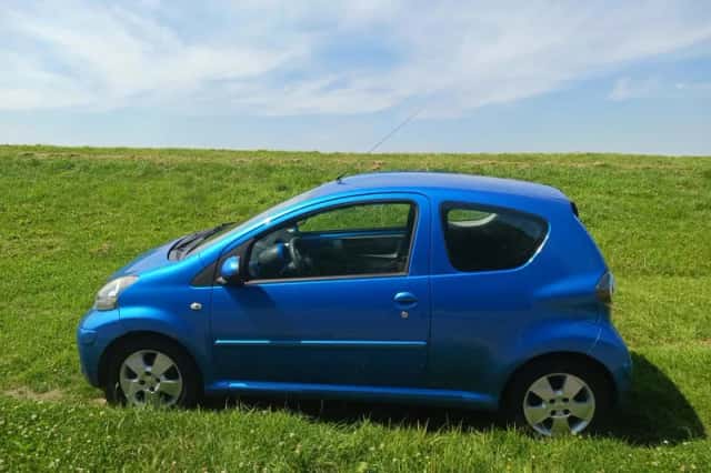 Toyota Aygo (2009) thumbnail 2