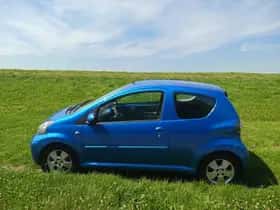 Toyota Aygo (2009) thumbnail 2