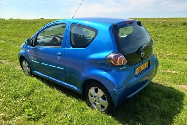 Toyota Aygo (2009) thumbnail 3