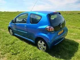 Toyota Aygo (2009) thumbnail 3