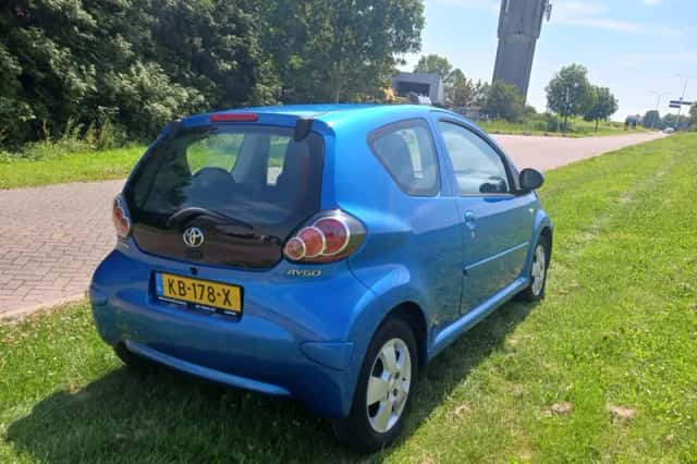 Toyota Aygo (2009) thumbnail 6