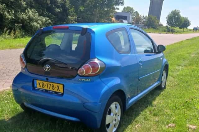 Toyota Aygo (2009) thumbnail 6