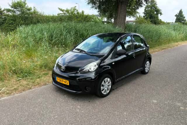 Toyota Aygo (2013) thumbnail 1