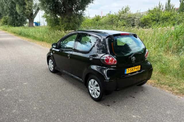 Toyota Aygo (2013) thumbnail 4