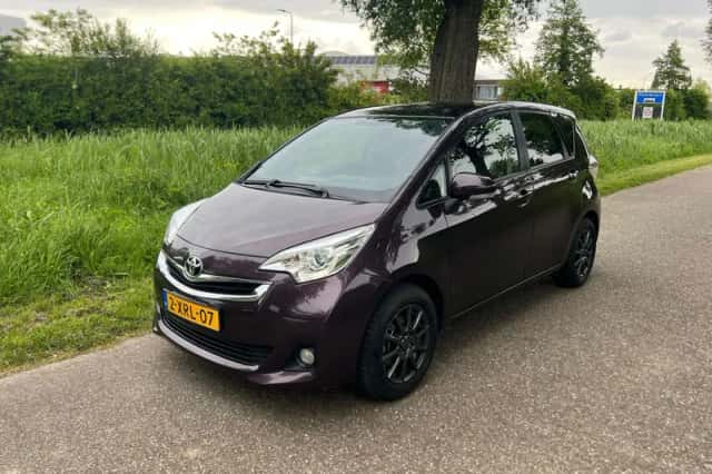 Toyota Verso-S (2014) thumbnail 1