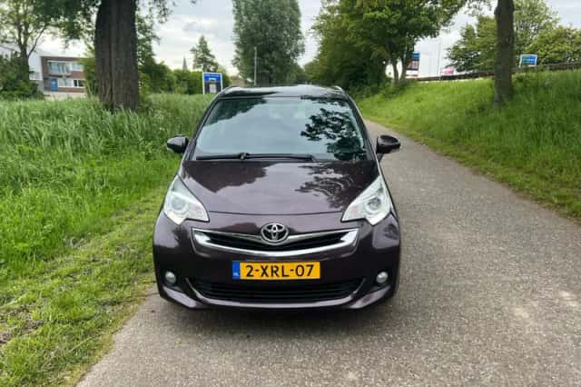 Toyota Verso-S (2014) thumbnail 2