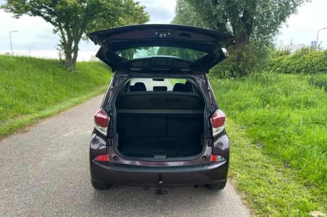 Toyota Verso-S (2014) thumbnail 6