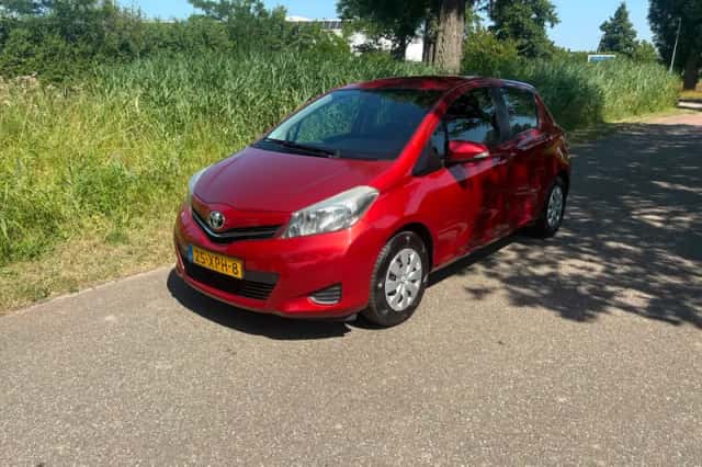 Toyota Yaris (2012) thumbnail 1