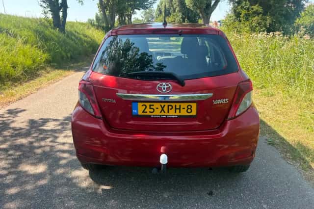 Toyota Yaris (2012) thumbnail 5