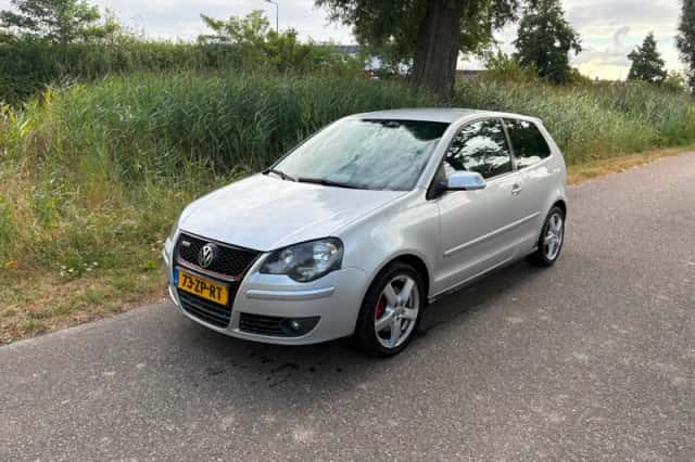 Volkswagen Polo (2008) thumbnail 1