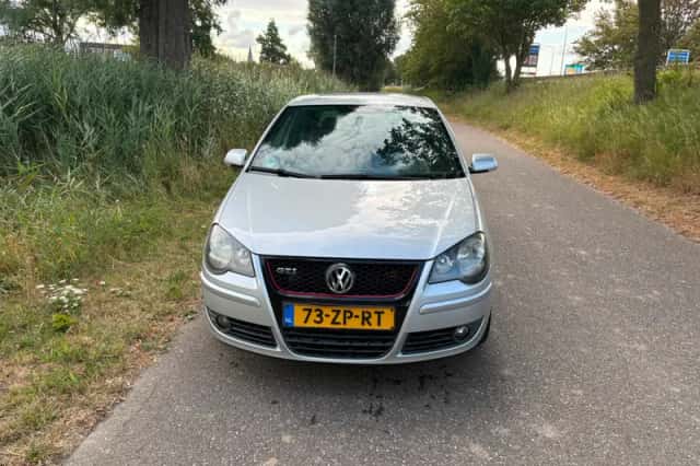 Volkswagen Polo (2008) thumbnail 2