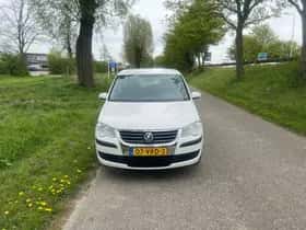 Volkswagen Touran thumbnail 2