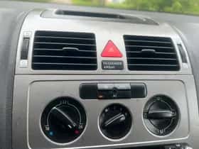 Volkswagen Touran (2008) thumbnail 15