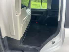 Volkswagen Touran (2008) thumbnail 24
