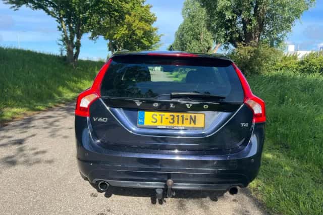 Volvo V60 (2015) thumbnail 5