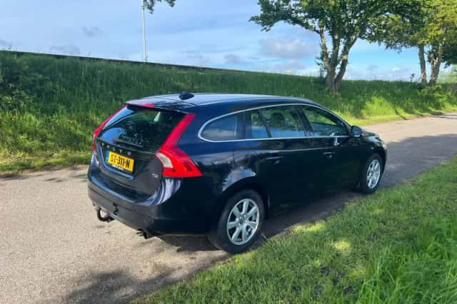 Volvo V60 (2015) thumbnail 6