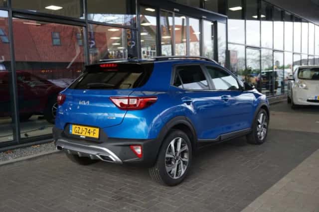 Kia Stonic (2025) thumbnail 4