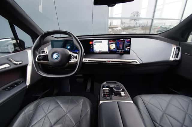 BMW iX (2021) thumbnail 3
