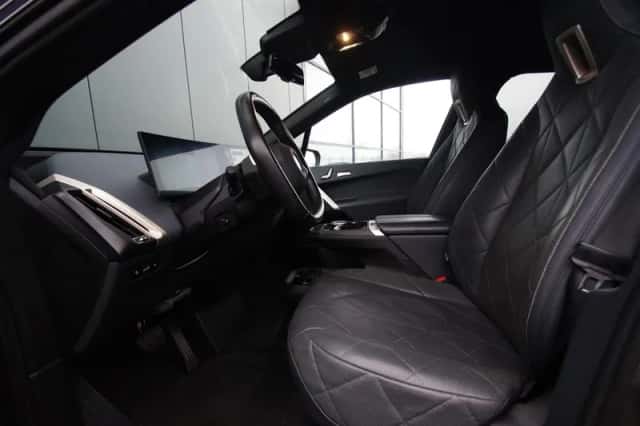 BMW iX (2021) thumbnail 5