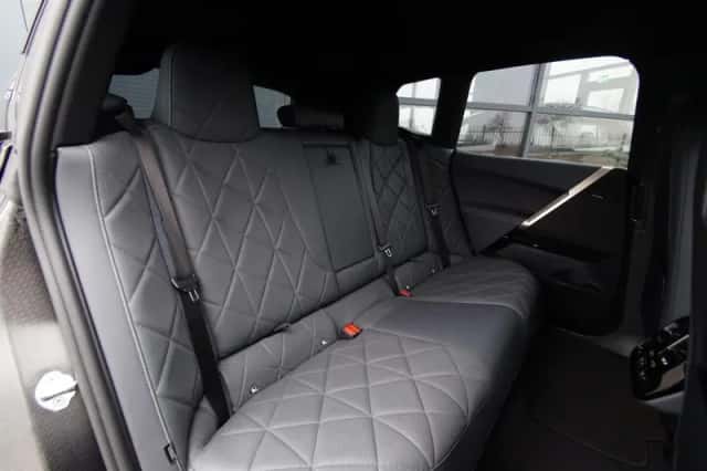 BMW iX (2021) thumbnail 6