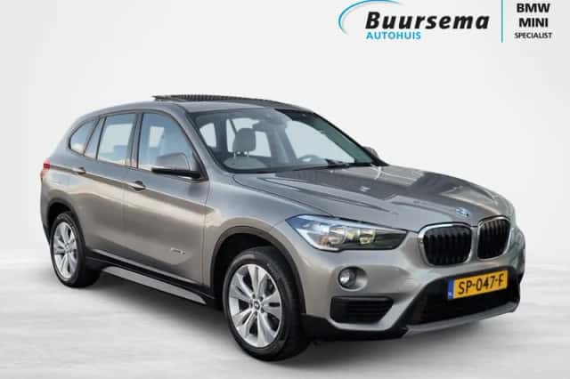 BMW X1 (2016) thumbnail 2