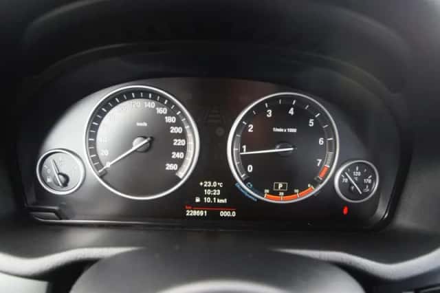 BMW X3 (2012) thumbnail 6