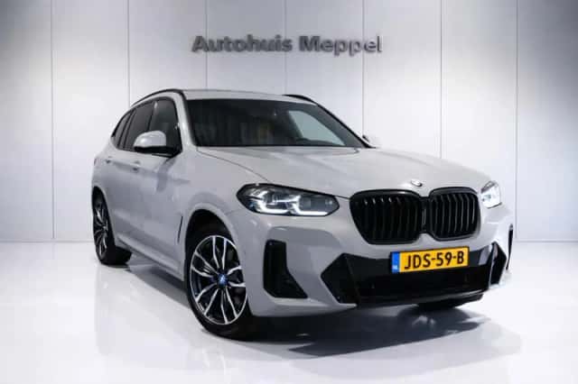 BMW X3 (2022) thumbnail 2